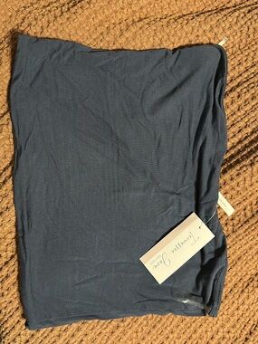 Woman’s Navy tube top